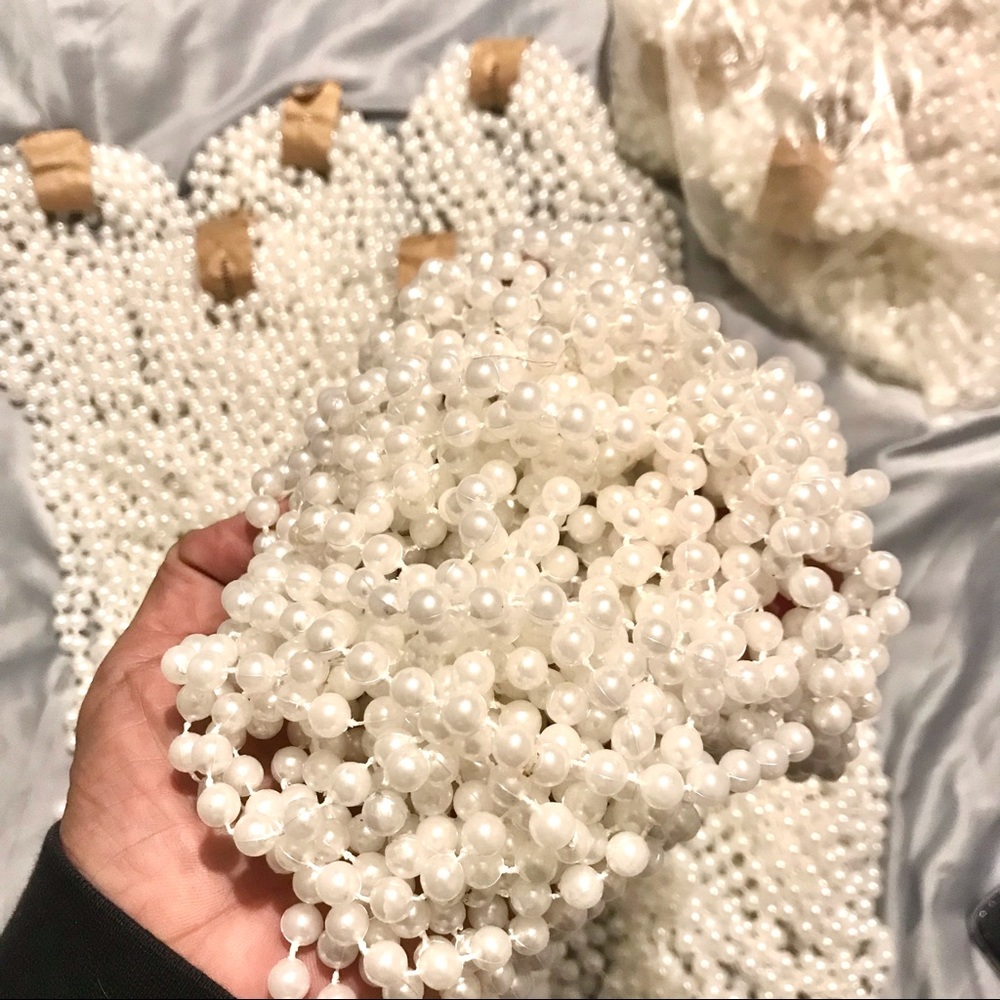 🛍 White Plastic Pearl Mardi Gras Necklaces